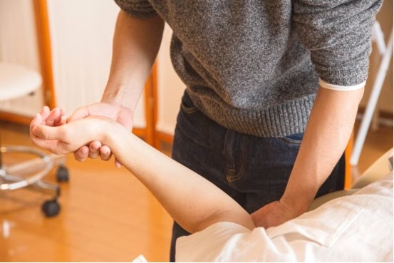shoulder pain physiotherapy treatment at home